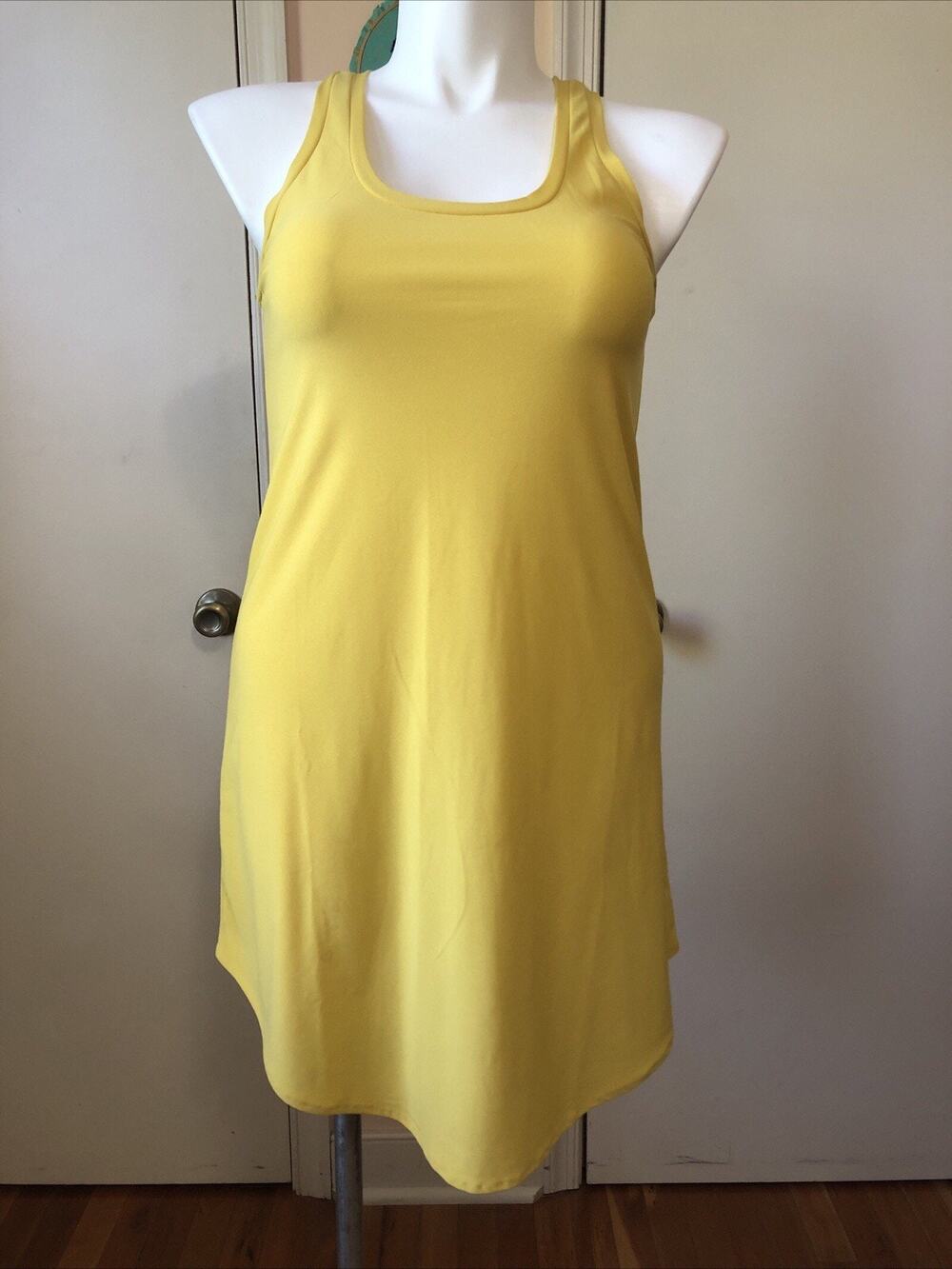 Leith Dress Small Yellow Sleeveless Scoop Neck Solid Sheath Stretch Above Knee